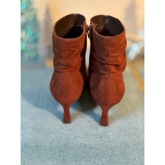 NATURALIZER Cappuccino Fabric Slouched Pointed Toe Side Zip Ankle Bootie 2”Heel - Picture 12 of 12